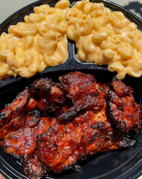 bbq ribs and macaroni and cheese