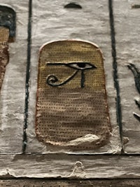 an egyptian painting of the eye of horus