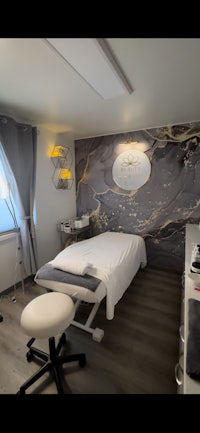 a 3d rendering of a massage room
