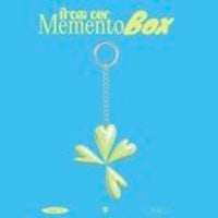 a chain with a heart on it and the words'memento box'