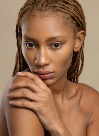a black woman with dreadlocks posing for a photo