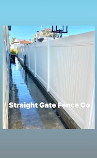 a white fence with the words straight gate co