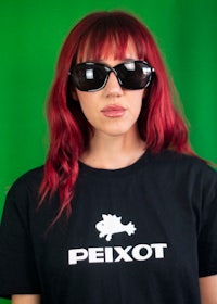 a woman wearing sunglasses and a t - shirt with the word pexot on it