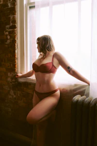Aurora Astyr Chicago independent gfe girlfriend experience escort lingerie curvy companion