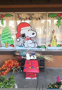 snoopy christmas window display