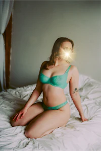 Aurora Astyr Chicago independent gfe girlfriend experience escort lingerie curvy companion