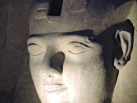a statue of an egyptian pharaoh