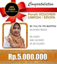 a woman wearing a hijab with the words'perah voucher umroh europea'