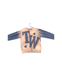 a sweatshirt with the word tw on it