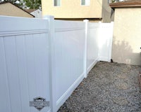 a white vinyl fence in a backyard