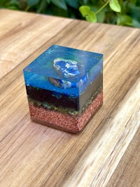 a square box with a blue and green color