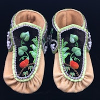 a pair of moccasins with embroidered leaves and flowers