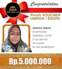 a woman wearing a hijab with the words'perah voucher umhoh europa'