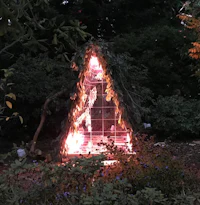 a light sculpture in the middle of a garden