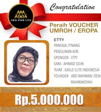 a woman wearing a hijab with the words'perah voucher umroh europea'