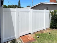 a white vinyl fence in a backyard