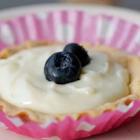 tartaleta de chocolate blanco con frutos de temporada