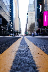 an image of a city street with a yellow line