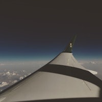 a view of the wing of an airplane
