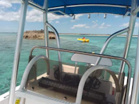 the view from the back of a boat with a raft in the water
