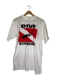 a white t - shirt that says dive bonair