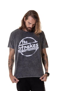 a man wearing a grey t - shirt with the frakes logo on it