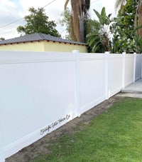 a white vinyl fence in a backyard