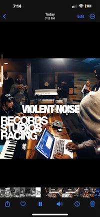a picture of a phone screen with the word'violent nose' on it