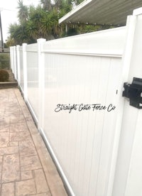 a white fence with the words straight edge co