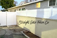 a white fence with the words straight gate fence up