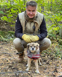Andreas Lindahl med sin kompis Polo.