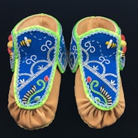 a pair of moccasins with bees on them