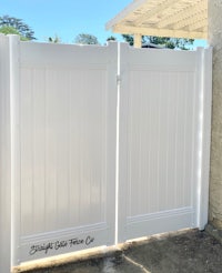 a white vinyl fence in a backyard