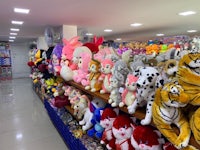 many stuffed animals are on display in a store
